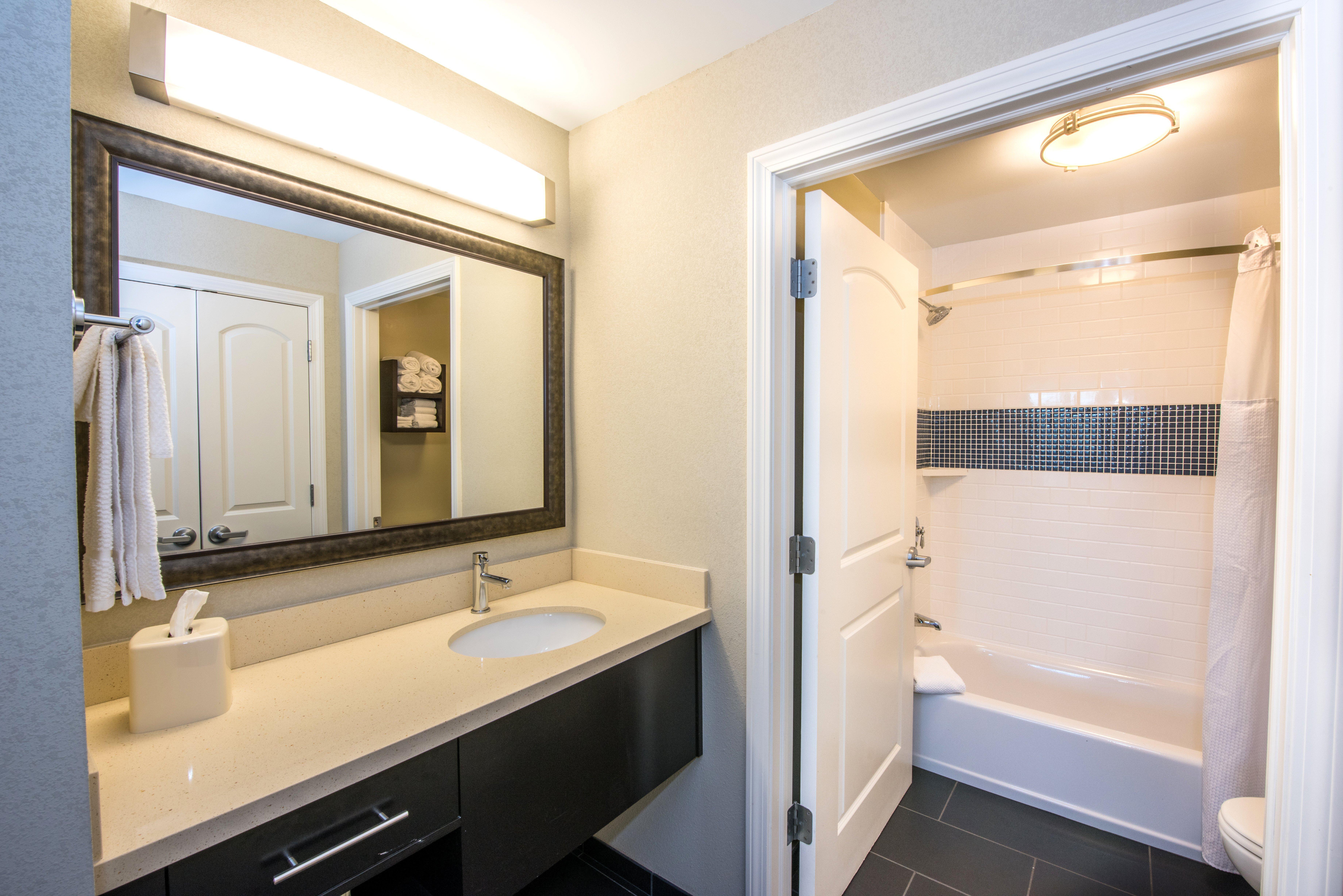 Staybridge Suites Albany Wolf Rd-Colonie Center, An Ihg Hotel Extérieur photo